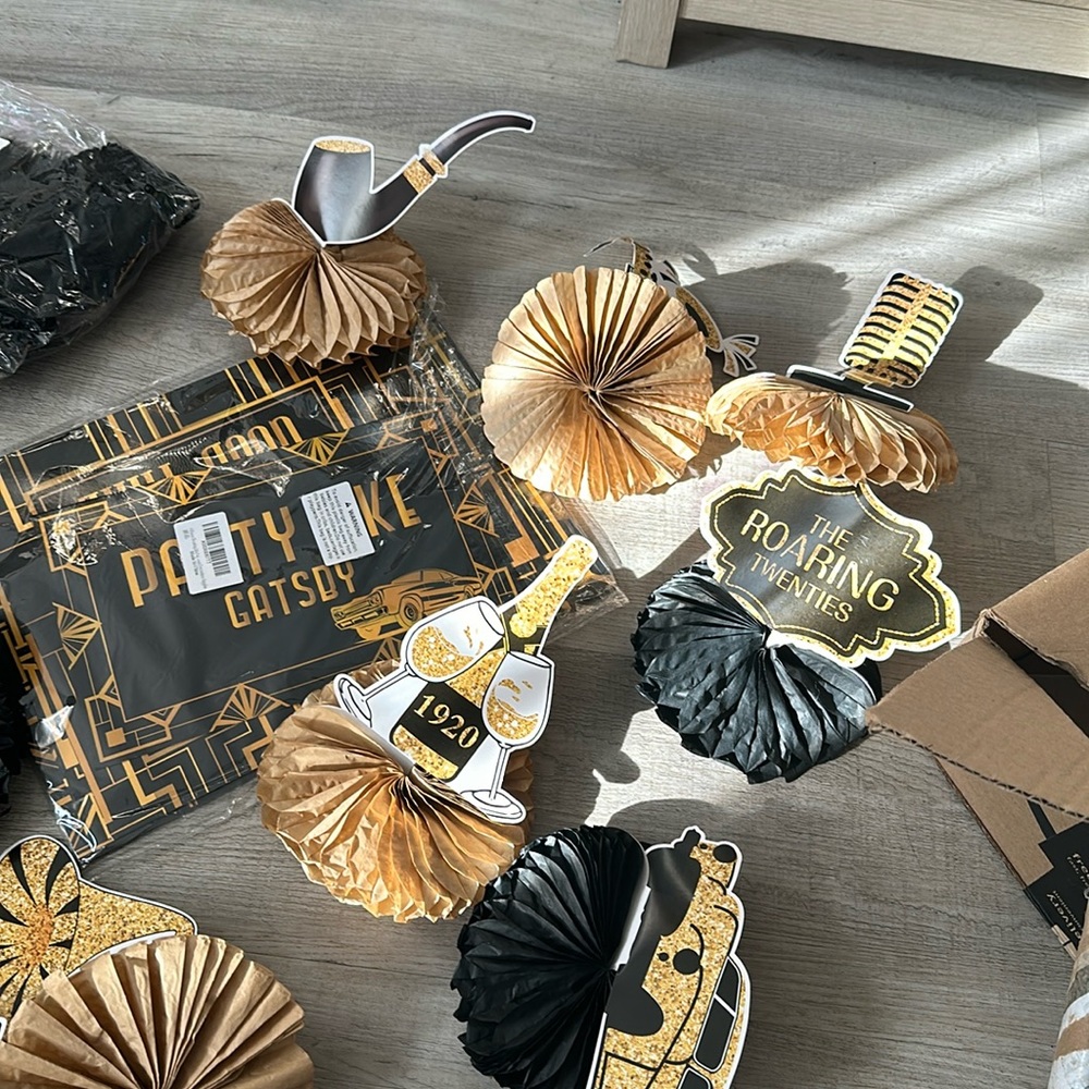 The roaring twenties party decorations